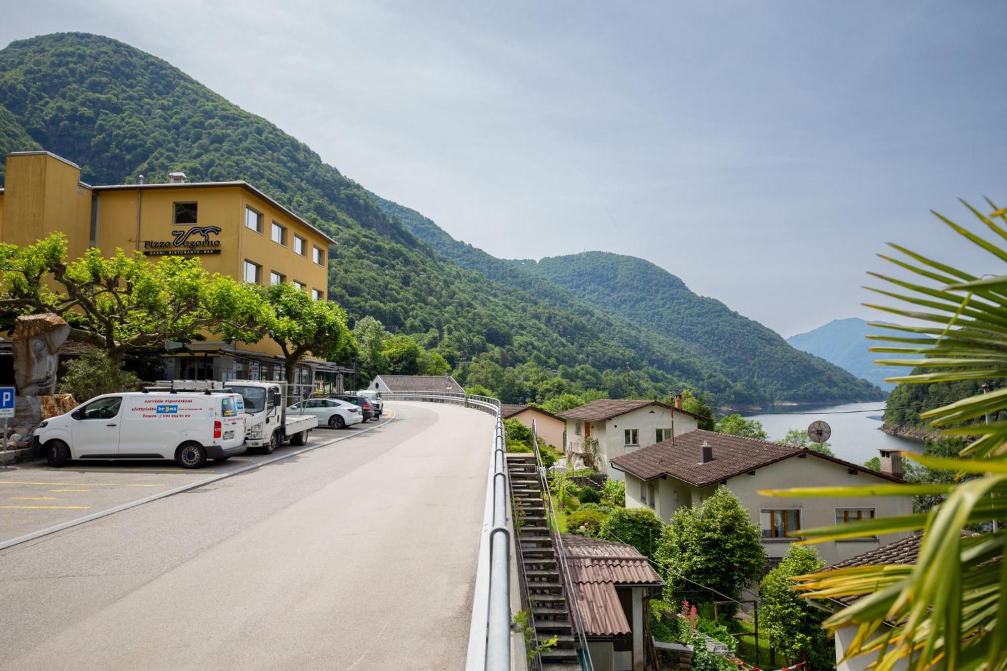 Hotel Pizzo Vogorno Bagian luar foto