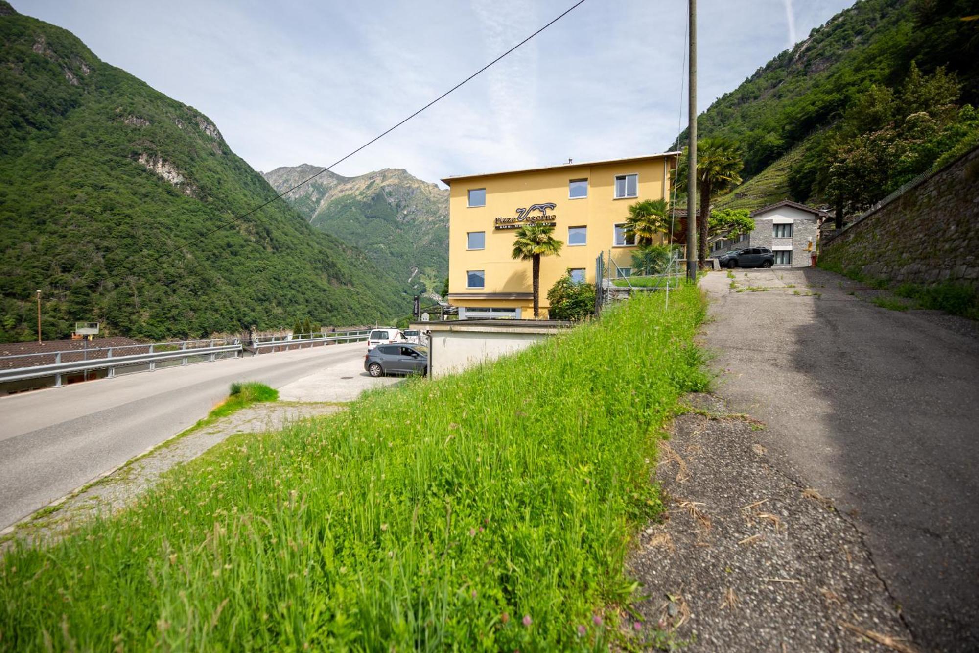 Hotel Pizzo Vogorno Bagian luar foto