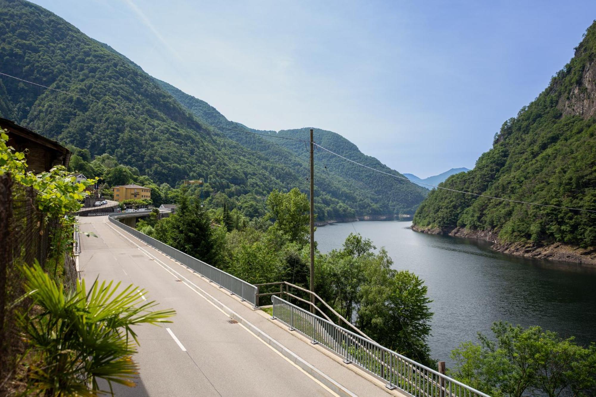 Hotel Pizzo Vogorno Bagian luar foto
