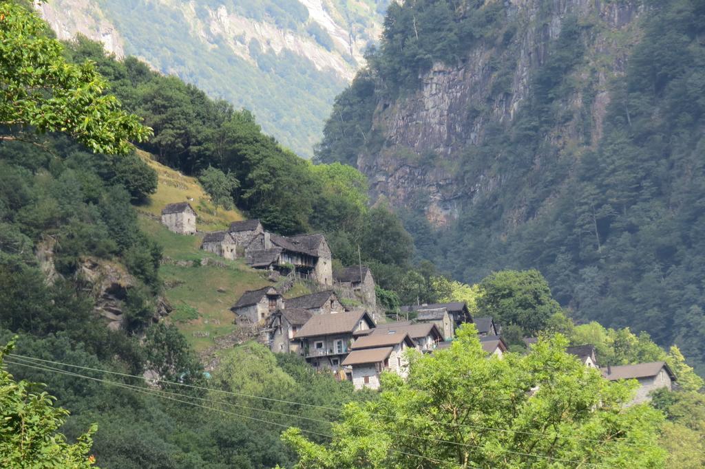 Hotel Pizzo Vogorno Bagian luar foto